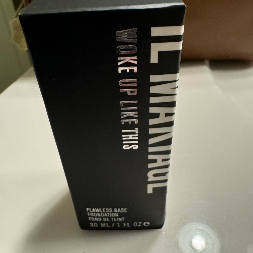 IL Makiage Woke Up Like This Foundation #120 - Picture 2 of 10